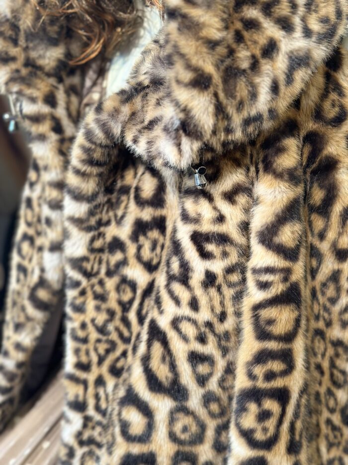 VEIDIAMO moteriški leopardo rašto kailiniai - Image 2